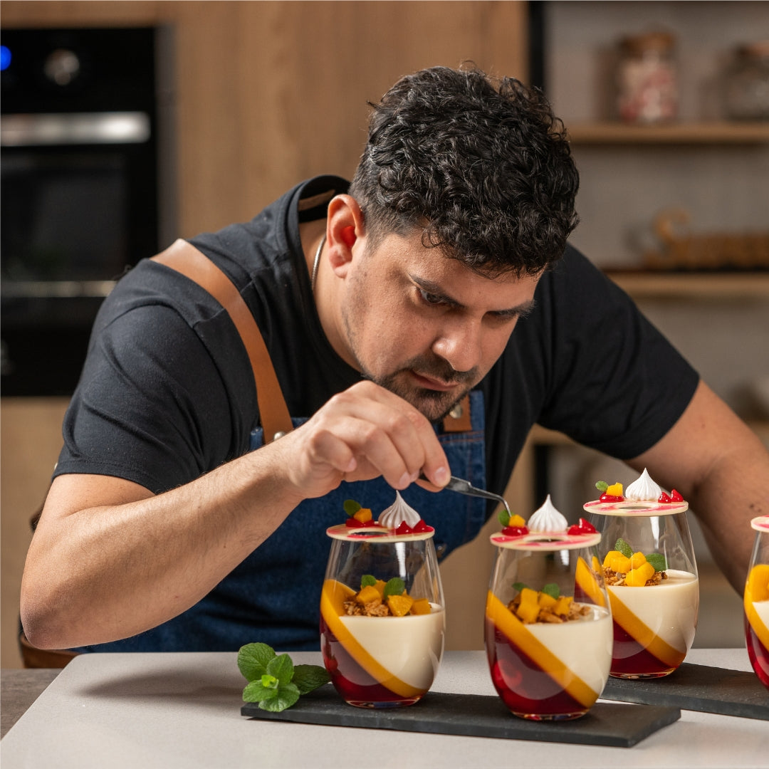 Delicias en Vaso: Elegancia y Sabor en Cada Capa