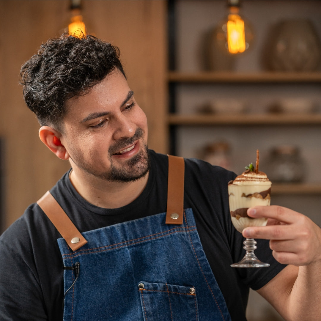 Delicias en Vaso: Elegancia y Sabor en Cada Capa