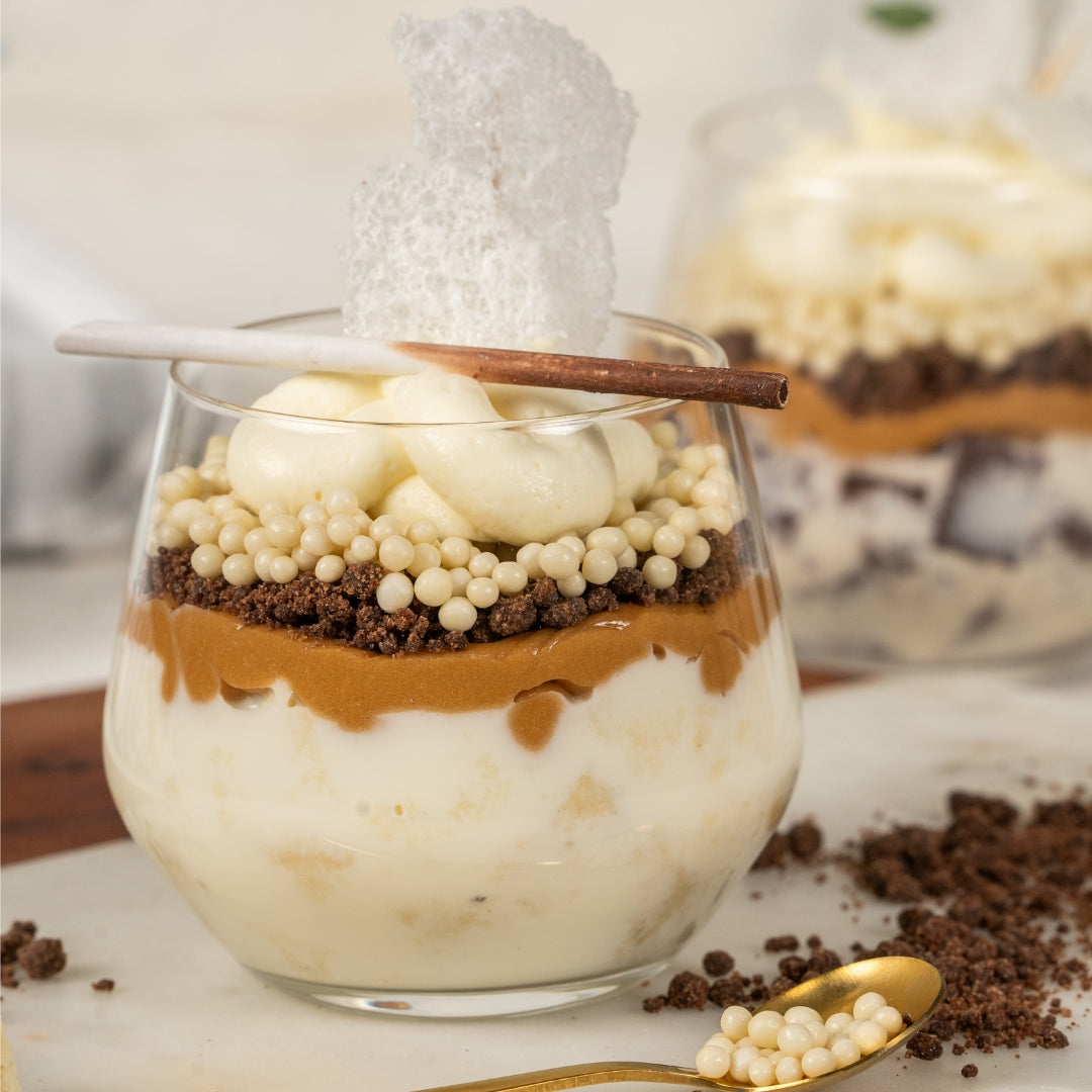 Delicias en Vaso: Elegancia y Sabor en Cada Capa