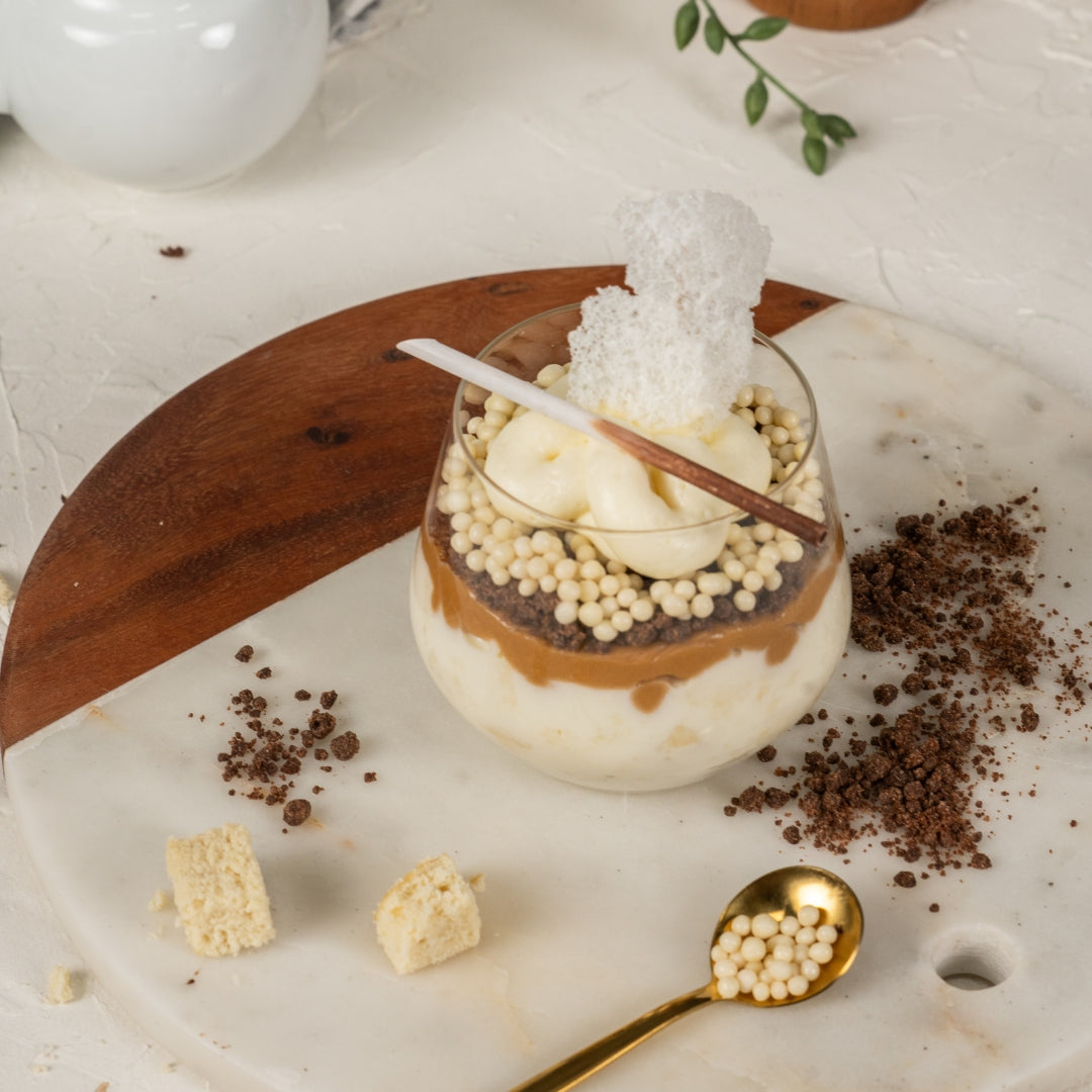 Delicias en Vaso: Elegancia y Sabor en Cada Capa