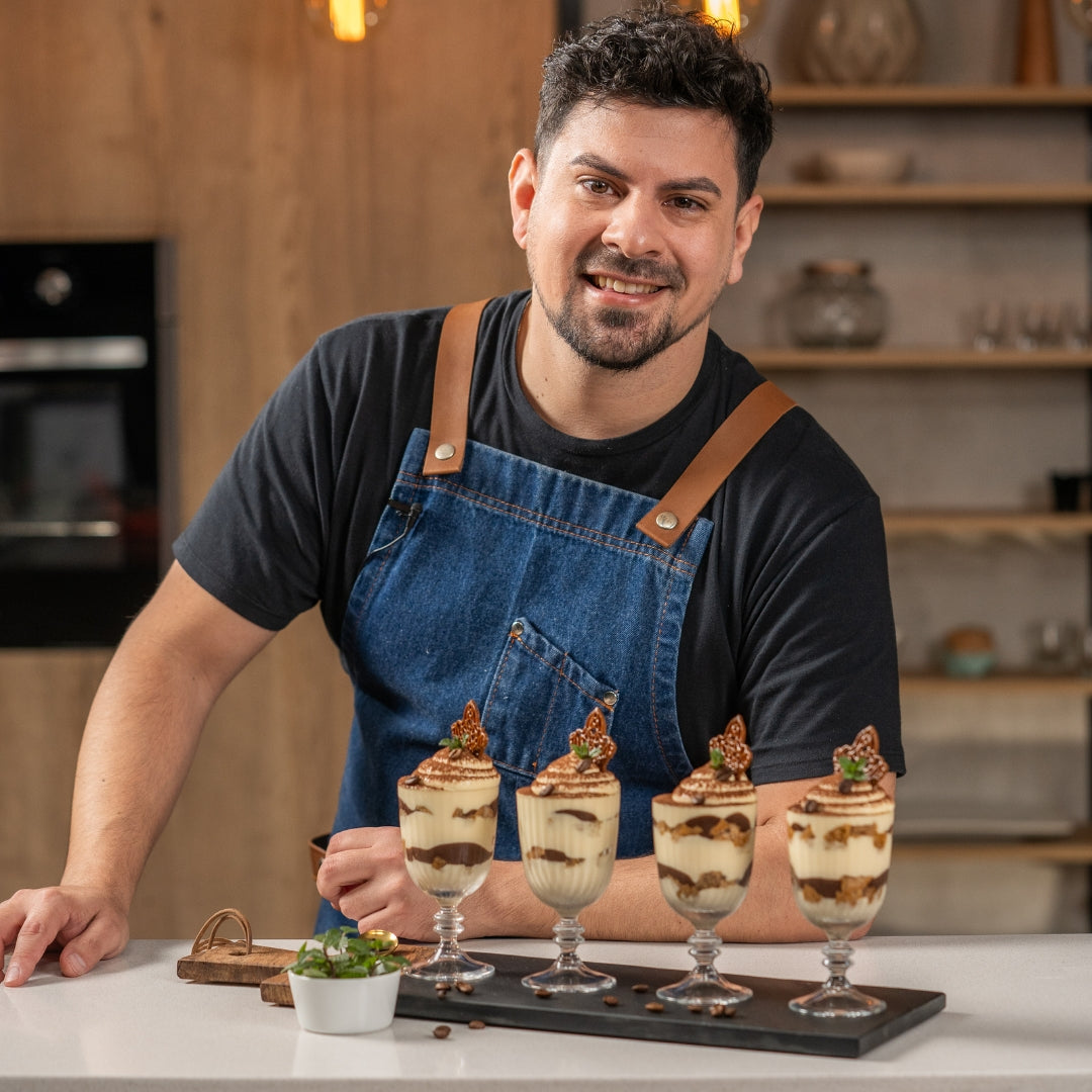 Delicias en Vaso: Elegancia y Sabor en Cada Capa